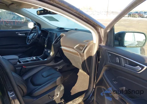 2022 Ford Edge Titanium z USA, uszkodzony, nr VIN 2FMPK4K95NBA91392